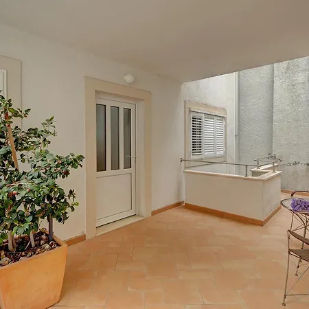 330 Apartman