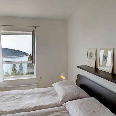 330 * Dubrovnik