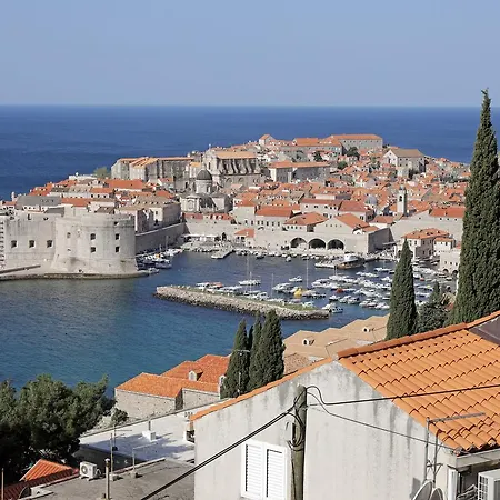 330 Dubrovnik