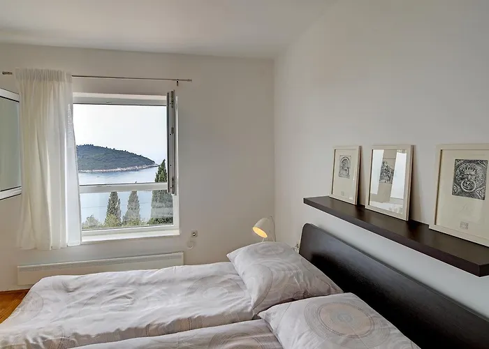 330 * Dubrovnik