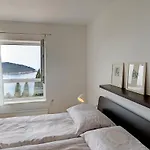 330 * Ντουμπρόβνικ