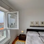 Διαμέρισμα 330 *