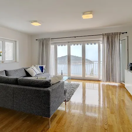 330 Apartament