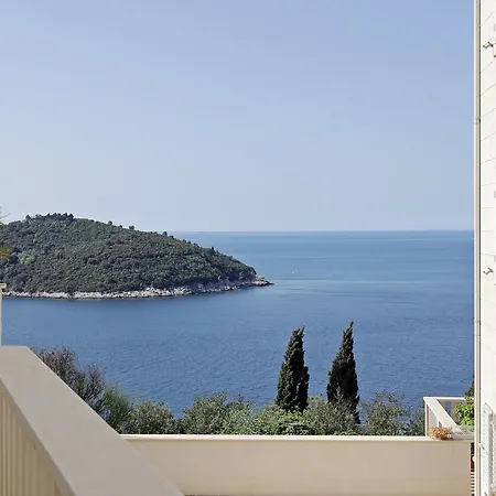 Apartament 330 *